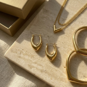 Glow Gold V Form Kadın Küpe