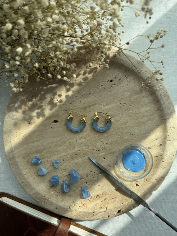 Mavi Kemik Görünümlü Gold Halka Kadın Küpe