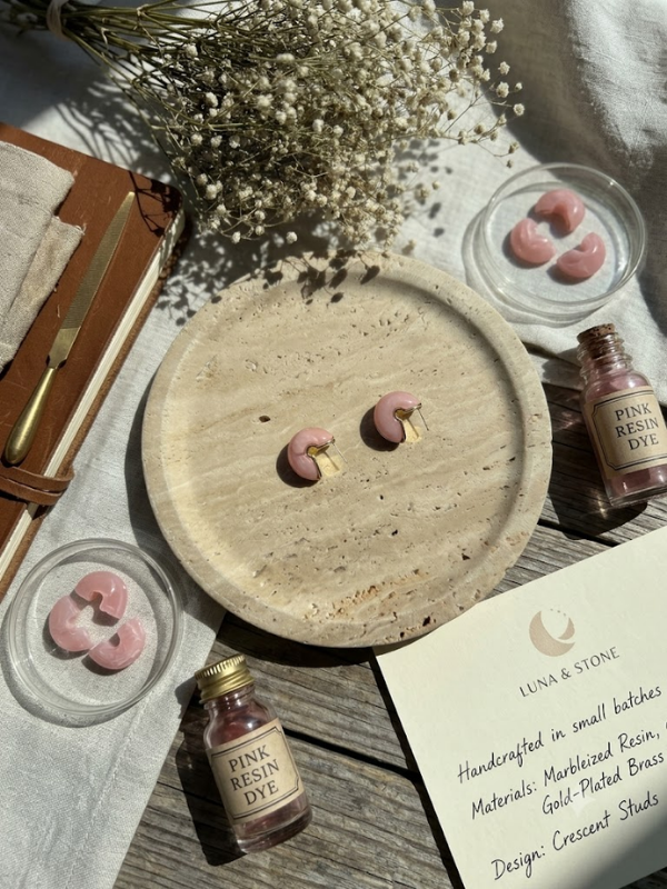 Pembe Kemik Görünümlü Gold Kadın Küpe