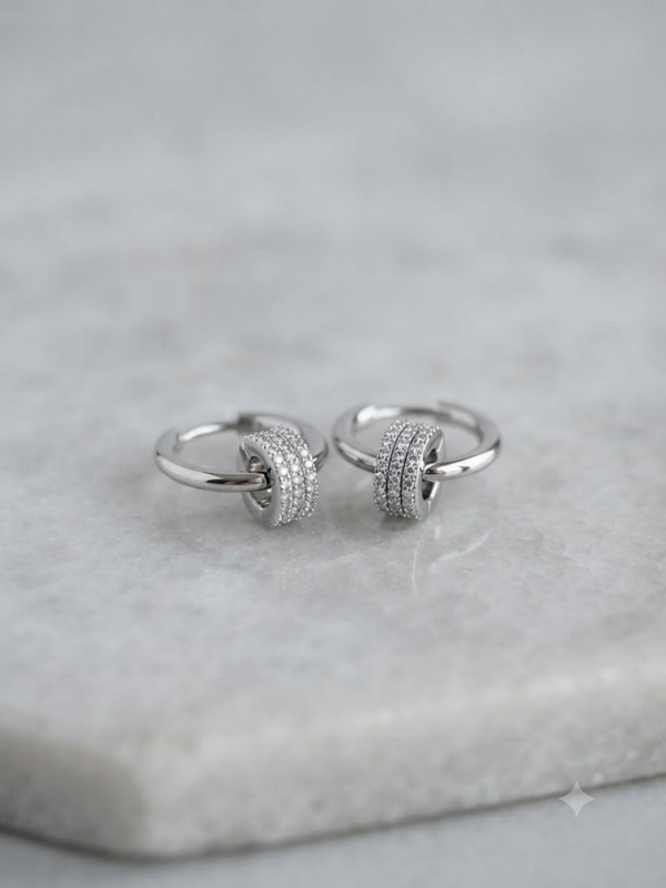 Taşlı Top Detaylı Silver Halka Küpe